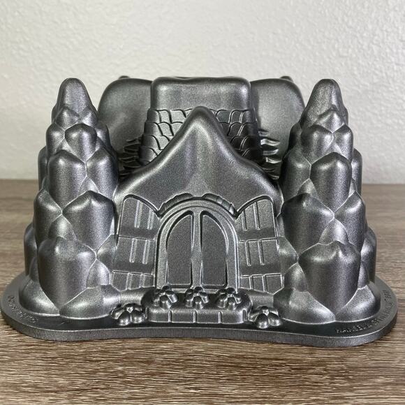 Nordic Ware Castle Bundt Cake Pan 10 Cup Cast Aluminum Mold Fantasy Design - Picture 2 of 15
